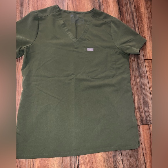 FIGS Olive Catarina Scrub Top - Picture 1 of 2
